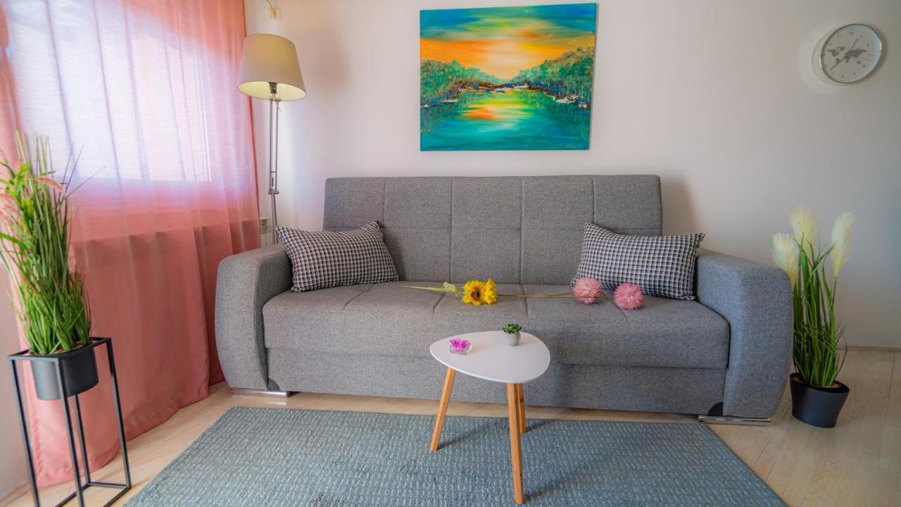1st Floorc Apartment *