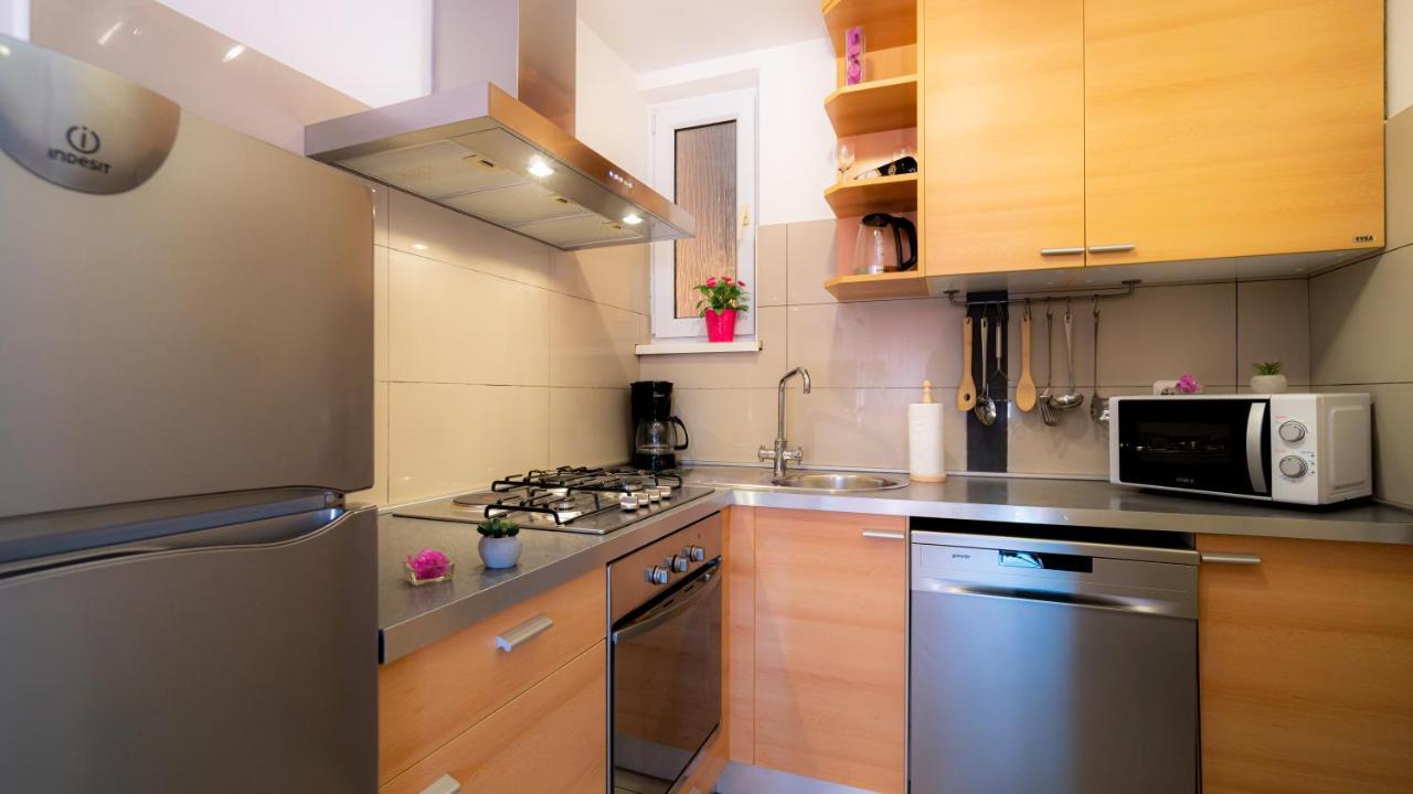 1st Floorc Apartment *